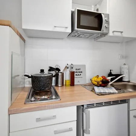 Modernes Im Erdgeschoss - Zachastay Guels *